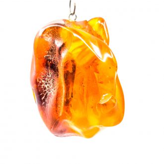 Z0013 D 330x330 - natural amber heart -pendants